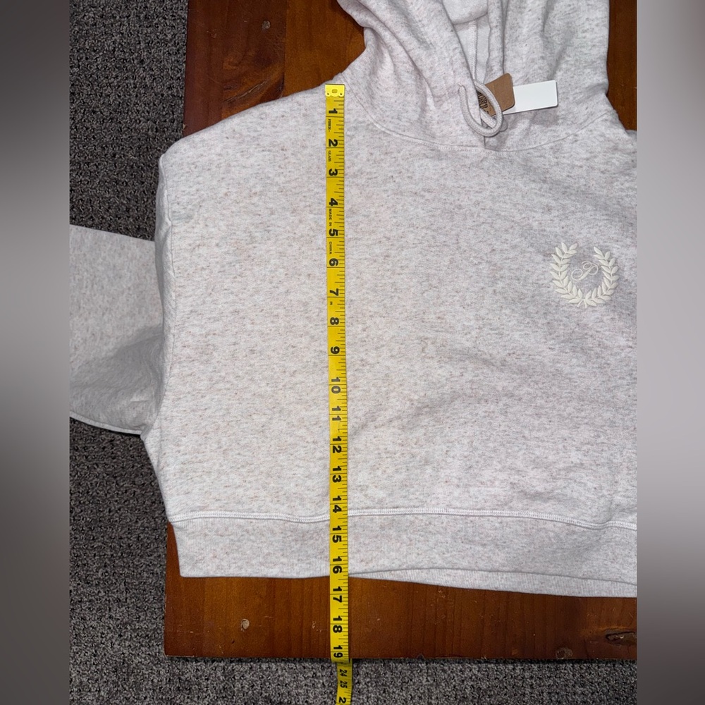 PINK Victoria's Secret NWT Cropped Hoodie Laurel Crest Logo Heather Gray size XS - Picture 7 of 9